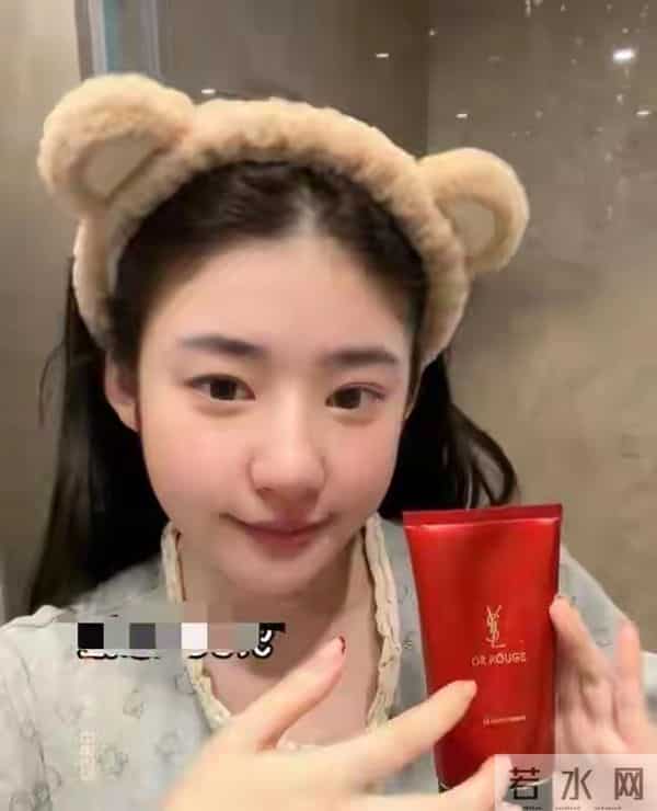 黄一鸣带女儿医院看病,意外暴露女儿名字,王思聪想后悔都晚了