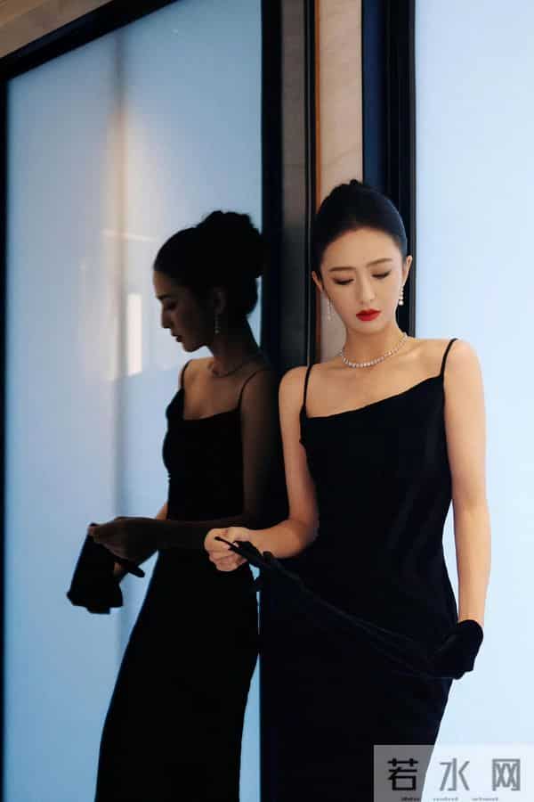 佟丽娅性感吊带写真美图