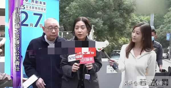 刘銮雄甘比出席活动，看起来像父女，甘比强颜欢笑似乎嫌弃刘銮雄