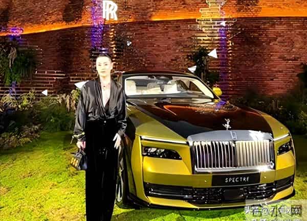 人民日报怒批!炫富、偷税749万、跑国外,现又来“割内地韭菜”