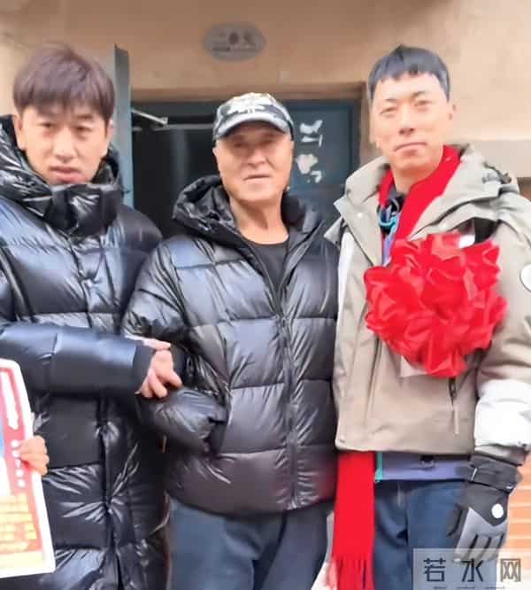 沈晓阳的归来圆了亲爸抱孙子的愿望,一家四口返程,哥哥意外爆火