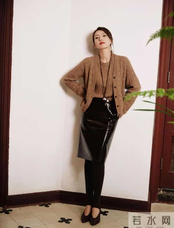 被高圆圆的穿搭惊艳了，衣穿简约，配色大气，46岁尽显优雅气质