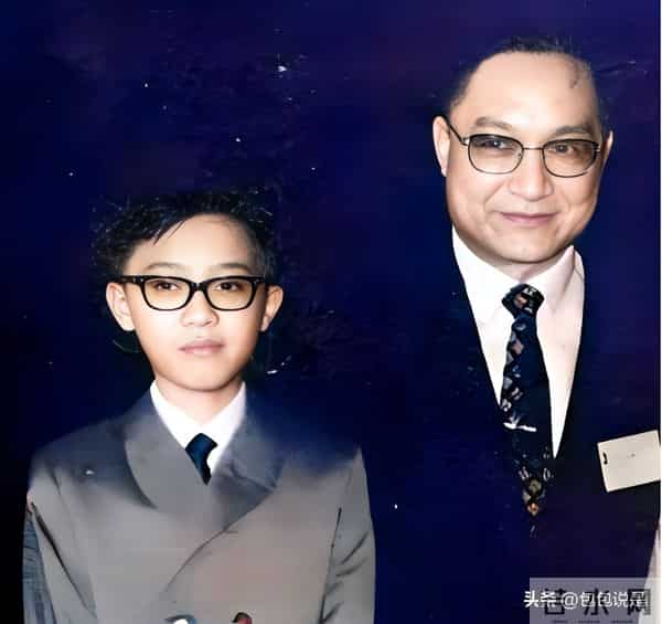 大儿自缢、二儿入狱、大女儿失聪,就小女儿正常,金庸的人生真苦