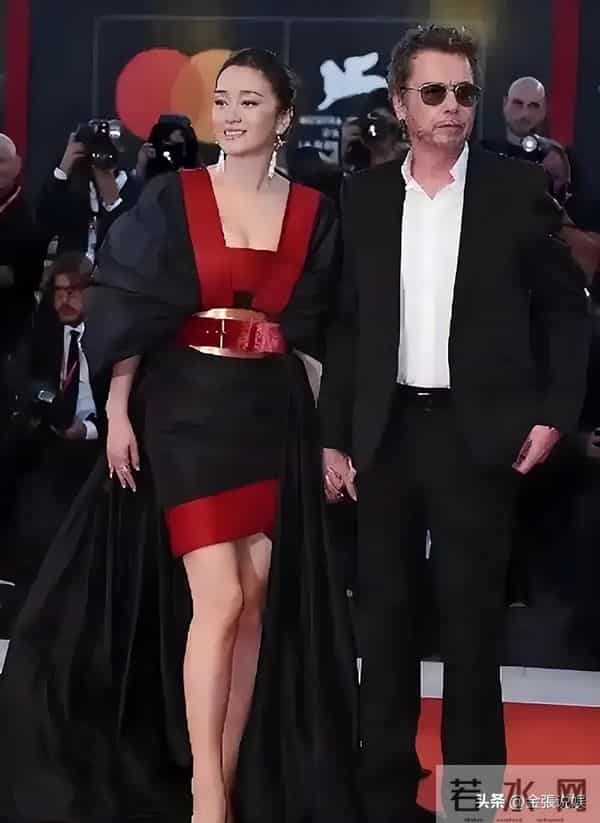 恩爱了6年,76岁的法国老公衰老萎缩,59岁的巩俐正绚烂如花