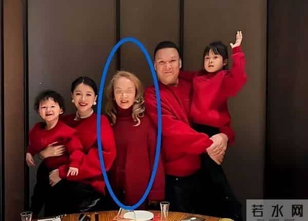 李嘉格官宣“姐弟恋”后续，前夫深夜发文已破防，评论区一片嘲讽