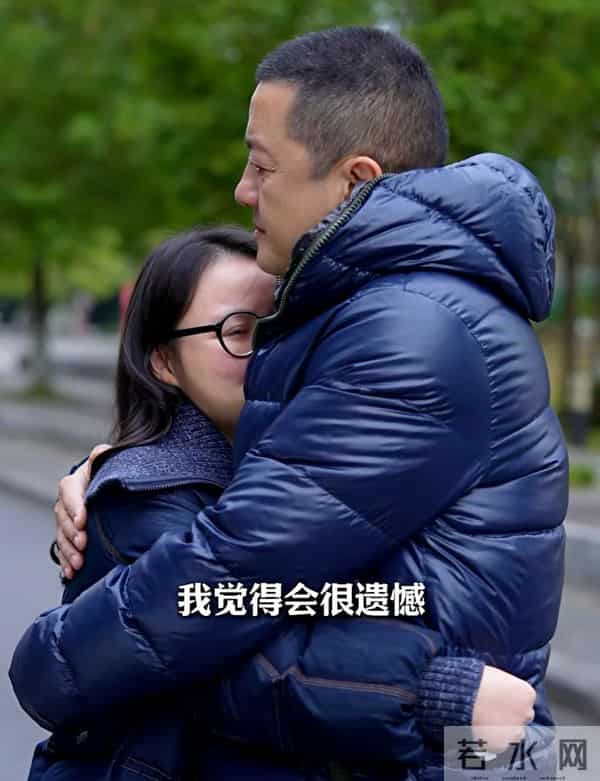 李亚鹏公开“第四个女儿”：17年前助养的汶川地震中遭截肢女孩，在其资助下考上电子科技大学，两人重逢后相拥而泣