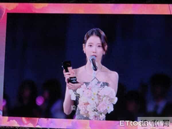 直击/IU夺传奇大奖!「GD拿到同奖项」惊喜现身 5万人吓歪尖叫