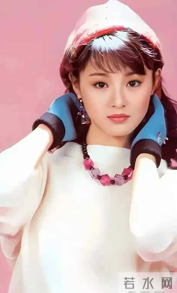 36岁嫁大17岁亿万富豪,入豪门后名声扫地,如今60岁依旧孤身一人