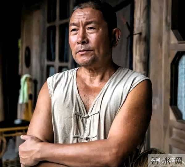 他是国家一级演员,演了半辈子戏,戏外爱妻如命,却为儿子操碎心