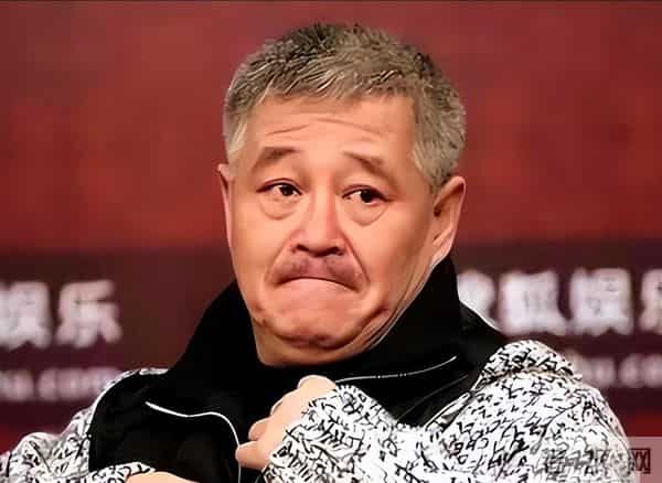 上亿身价难掩凄凉，赵本山近况曝光，断崖衰老认不出，儿女成心病