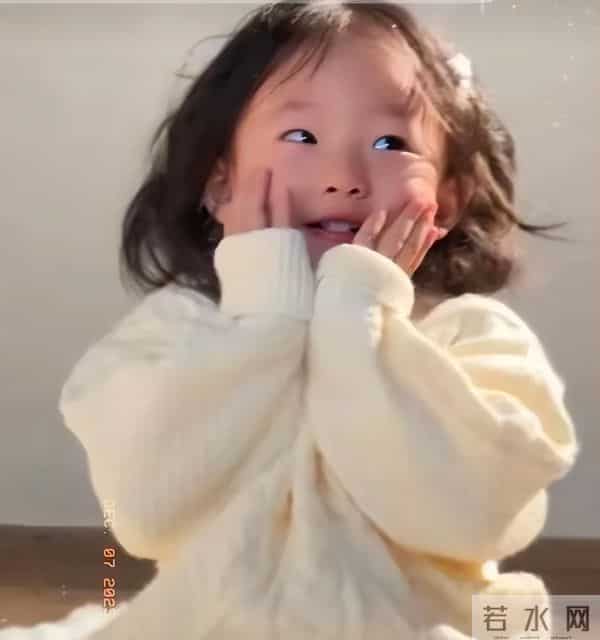 黄一鸣带女儿医院看病,意外暴露女儿名字,王思聪想后悔都晚了