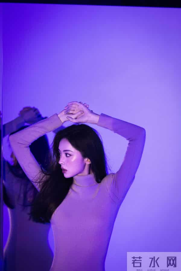 古力娜扎今日份营业写真，别有一番风味