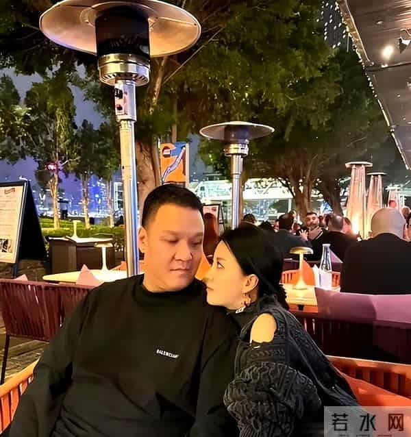 李嘉格官宣“姐弟恋”后续，前夫深夜发文已破防，评论区一片嘲讽