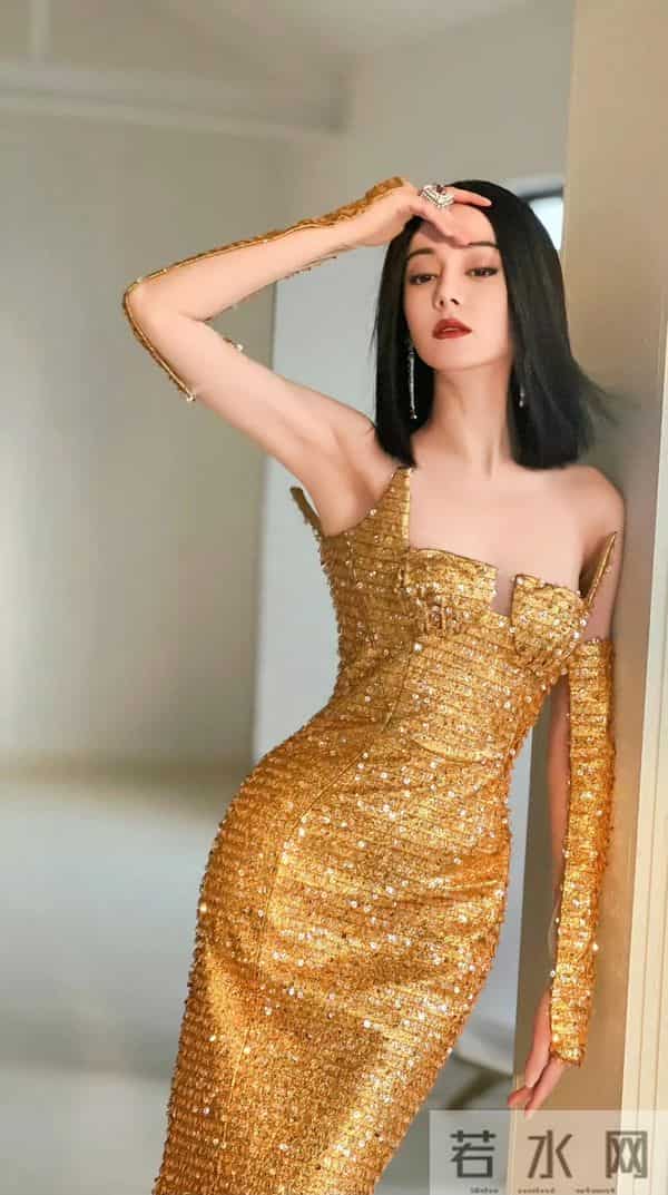 金蛇觉醒!热巴红毯化身美杜莎,腰臀比惊呆全网~