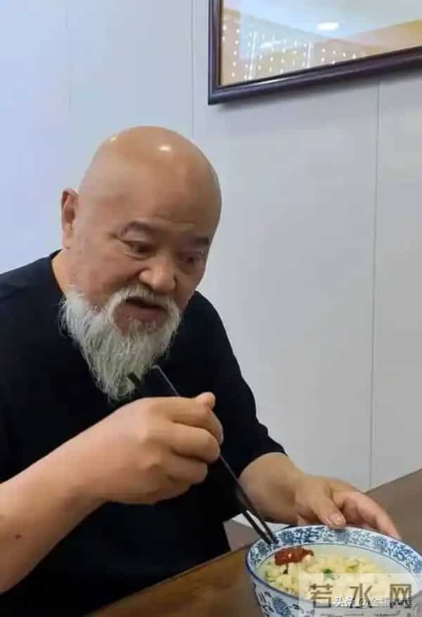 70岁的李琦：曾每天2包烟，顿顿8两酒，跟去世前的杨少华如出一辙