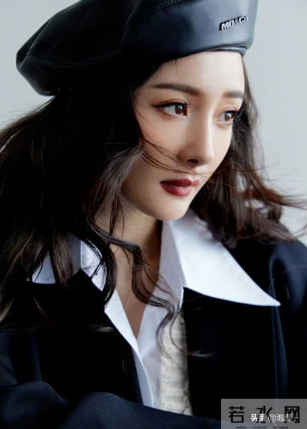 杨幂的幂式穿搭：学院优雅与酷飒摩登的完美交响