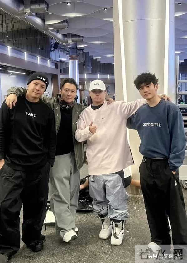 谢霆锋儿子Lucas现身马场，个子不高，肤色偏黑，侧颜像极了爸爸