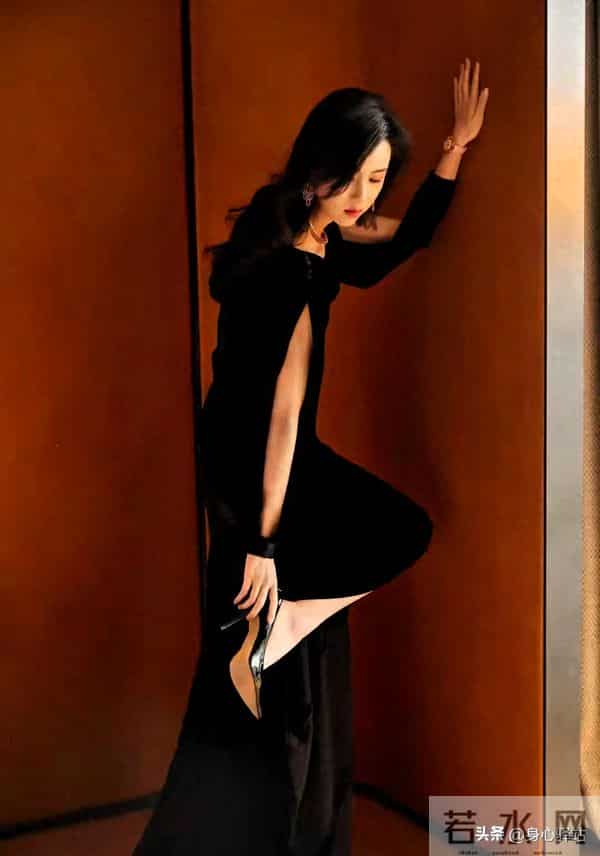 陈都灵红毯转身惊呆众人！清冷脸下藏着一双嘟嘟美腿这反差感绝了