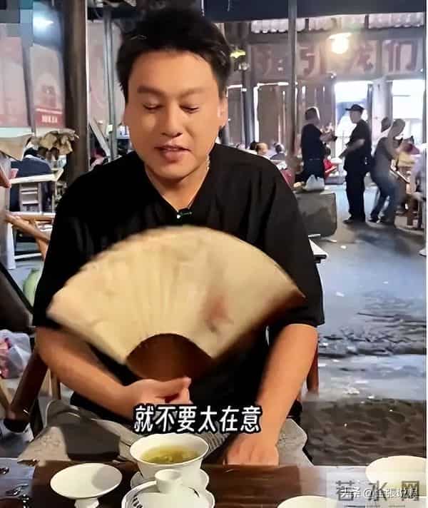 F4踢出局，老婆撕碎体面，"不合群"的朱孝天为自己的言行买了单