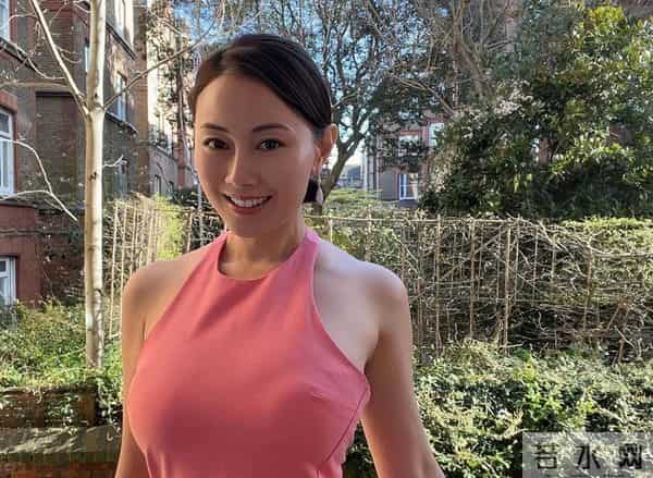 港姐自曝商演被摸私处,小鲜肉倒追她:24岁男追50岁女星?