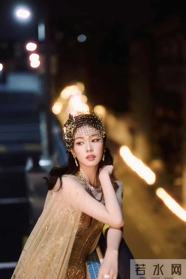 白鹿黄金礼服性感写真