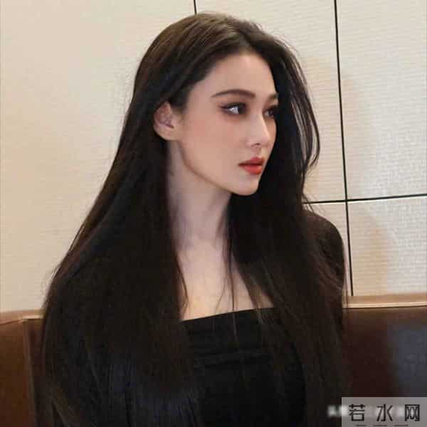 张馨予：十年争议换不来真心，军装照里终见真章？