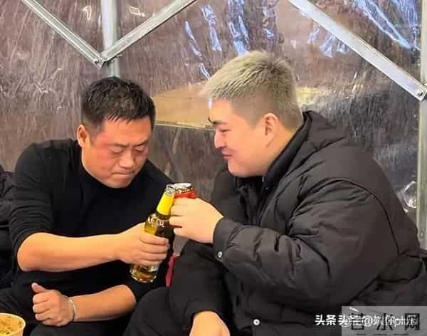 赵家班深夜聚餐赵一楠请客,和宋晓峰像父子,钱多到花不完很低调