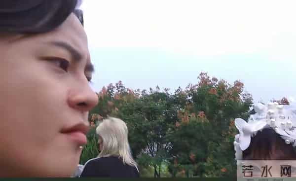 亡妻回忆录翻车！被扒多次婚内出轨，妻子离世后却假装深情不已