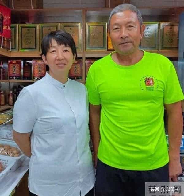 他是国家一级演员,演了半辈子戏,戏外爱妻如命,却为儿子操碎心