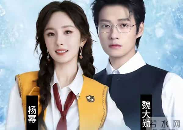 杨幂三次活动碰到魏大勋,每次都偷瞄男方,她为何会显得意难平?