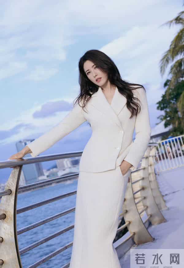 曾黎温婉明媚，岁月不败美人