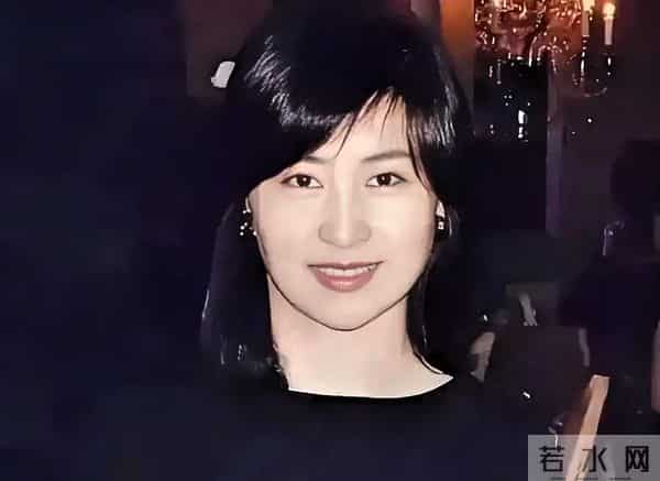 王晶捅破32年谎言！陈百强早逝真因曝光，何超琼背了这么久的锅？