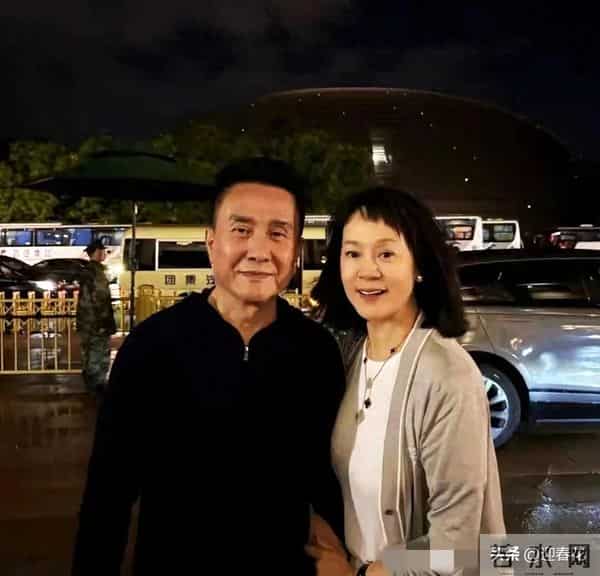 张志坚带老婆整骨美容,70岁年轻似50岁,夫妻相处超有爱