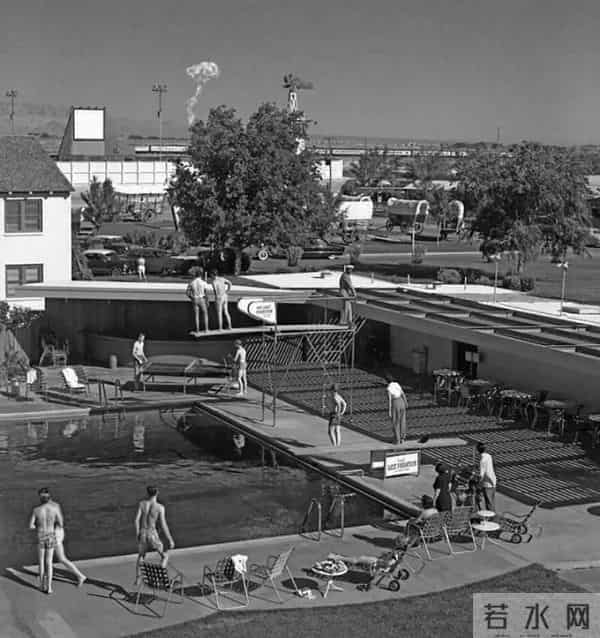 24张活久未见的照片：玛丽莲·梦露因为“招牌”动作被家暴