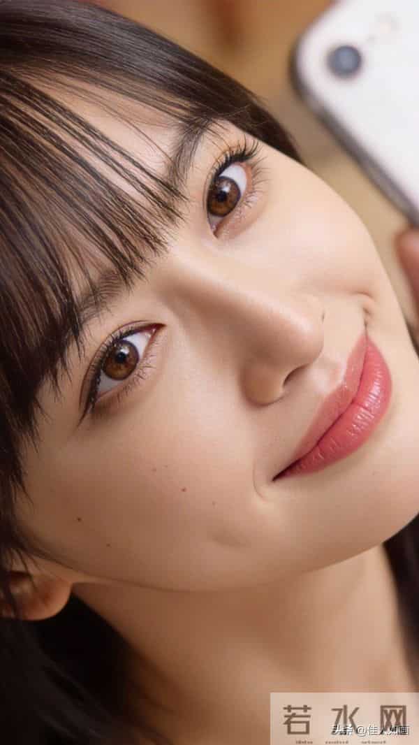 清灵眉眼+甜笑，初恋感直接拉满