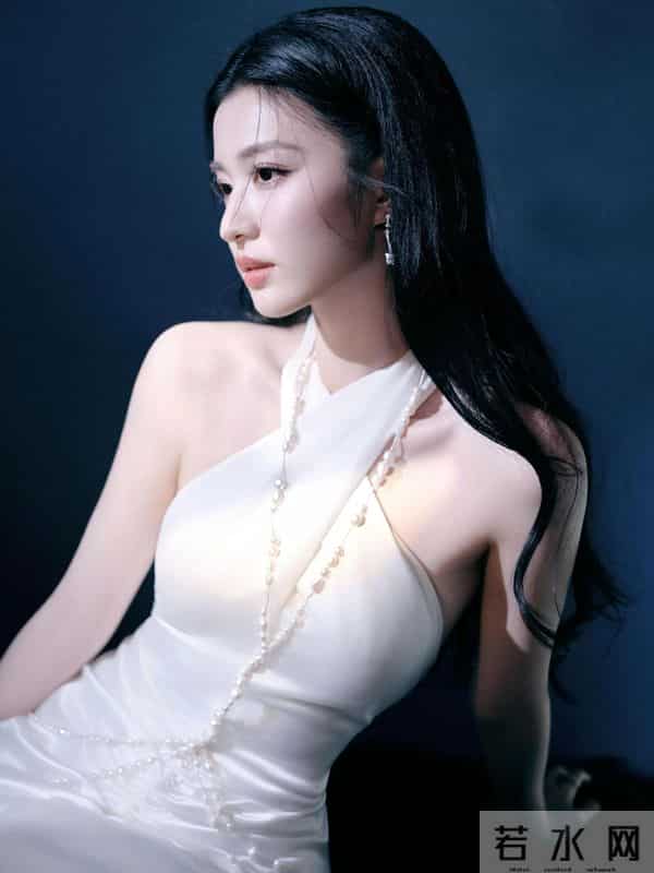 王楚然 白色纯洁挂脖礼服 温柔优雅