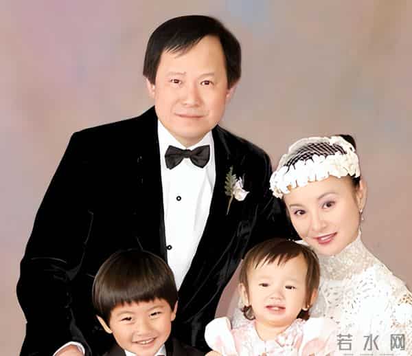 36岁嫁大17岁亿万富豪,入豪门后名声扫地,如今60岁依旧孤身一人