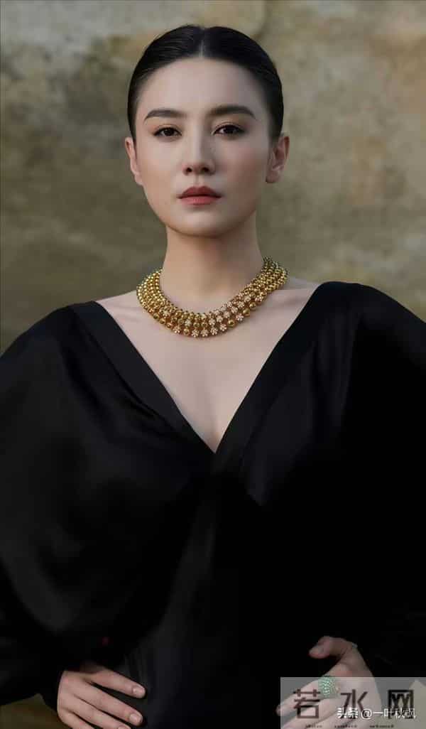 有种“夺命的刀”,叫宋佳的腰;有种“夺人的魂”,叫宋佳的臀