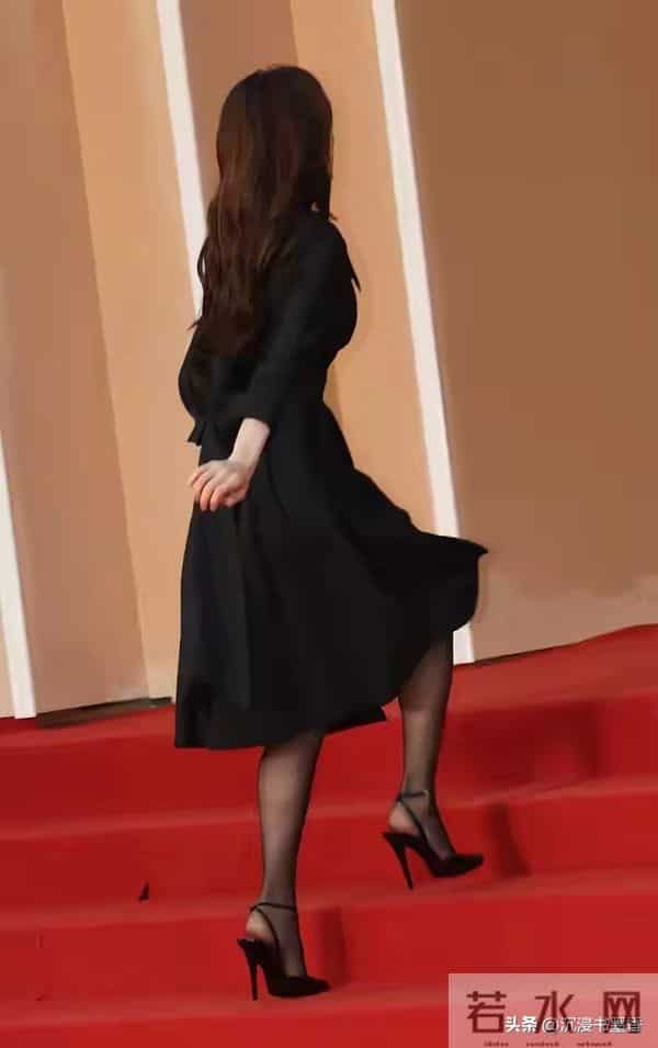姜妍 黑色长裙+黑丝，身材出众，惊艳全场！