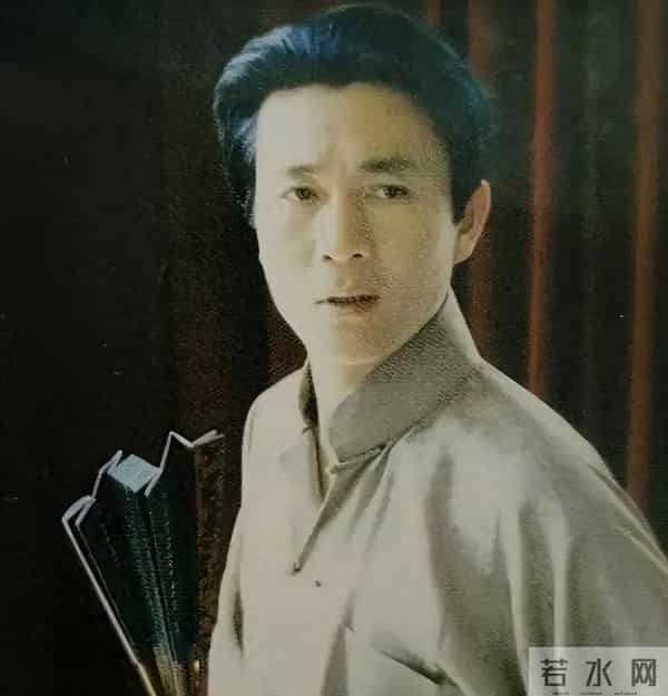 原来他早已去世，15岁演戏44岁走红，47岁患癌离世，哥哥是尔康爹