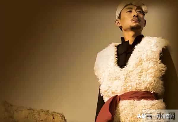 事实证明,“消失”9年的歌手阿宝, 早就走上了一条“不归路”