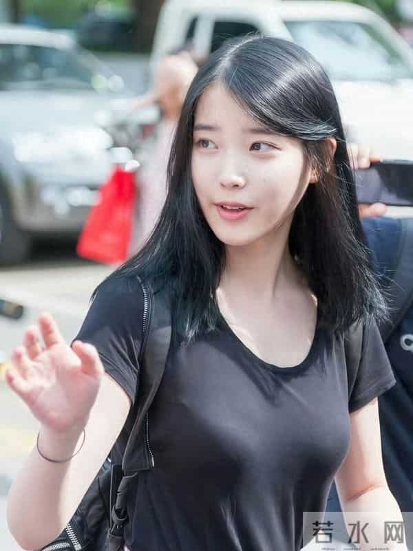 李知恩IU若隐若现