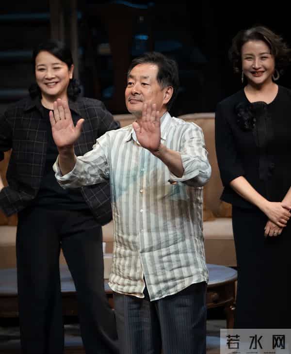 星三代出道！72岁濮存昕为11岁外孙女打call，长相引争议：不适合