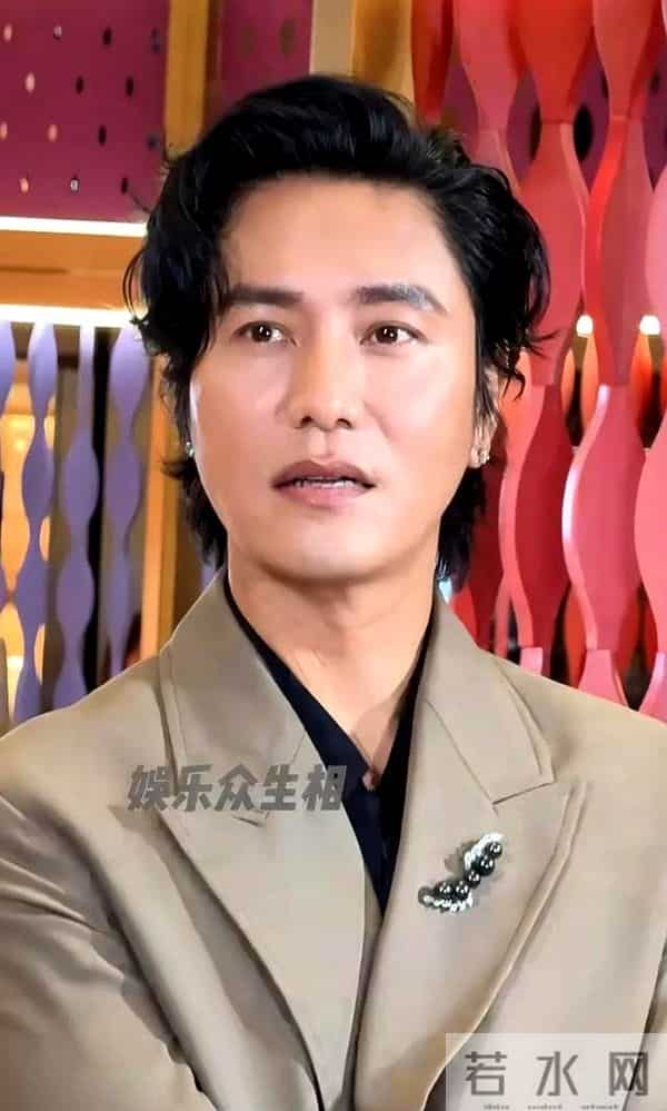 同样气质女神，这一夜46岁高圆圆穿深v戴假发输给了49岁的曾黎！