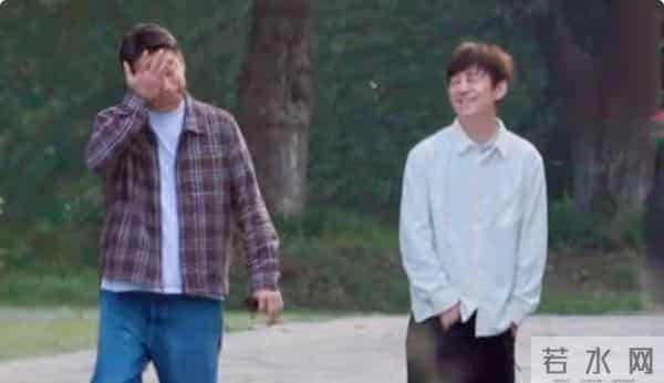 何炅黄磊话剧杀疯了!《向往的生活》后再合体,舞台封神看哭全场