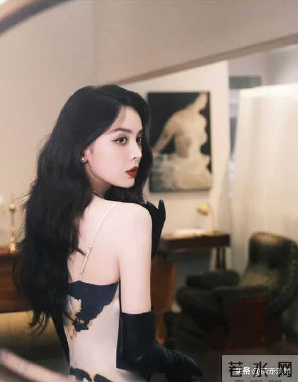 古力娜扎新照曝光,摄影师捕捉独特气质,网友:这眼神太迷人了