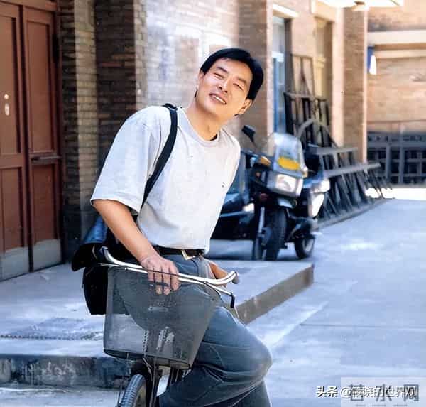 73岁濮存昕支持外孙女拍戏被质疑，骄傲发文称“我们家的小天使”