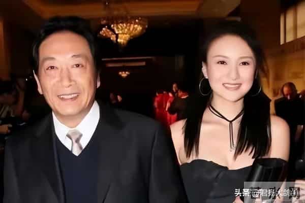 她不顾家人反对，执意嫁给大37岁的王奎荣，如今42岁过得怎样了