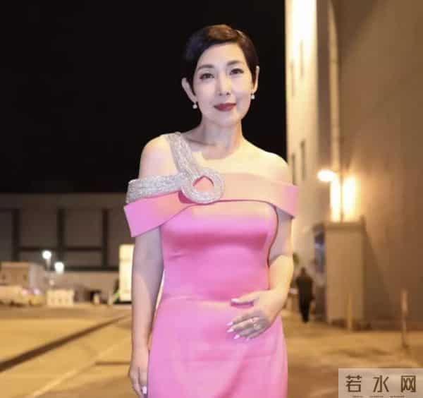 前TVB男星与妻高调放闪!不介意对方曾结婚生子,更视继女为己出