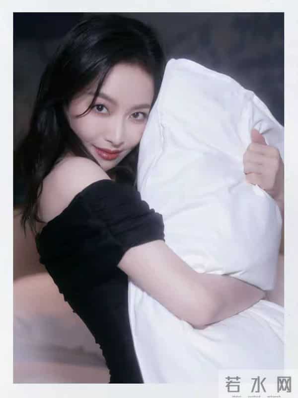 宋茜这姿势好性感！